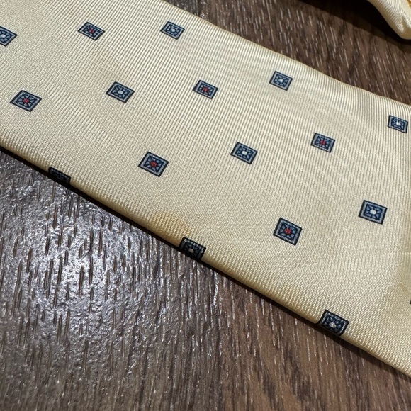 Christian Dior Tie 100% Silk Made in USA Cream Square Pattern - Picture 7 of 8